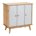 **Moderne opbergkast met geprofileerde deuren van hout**